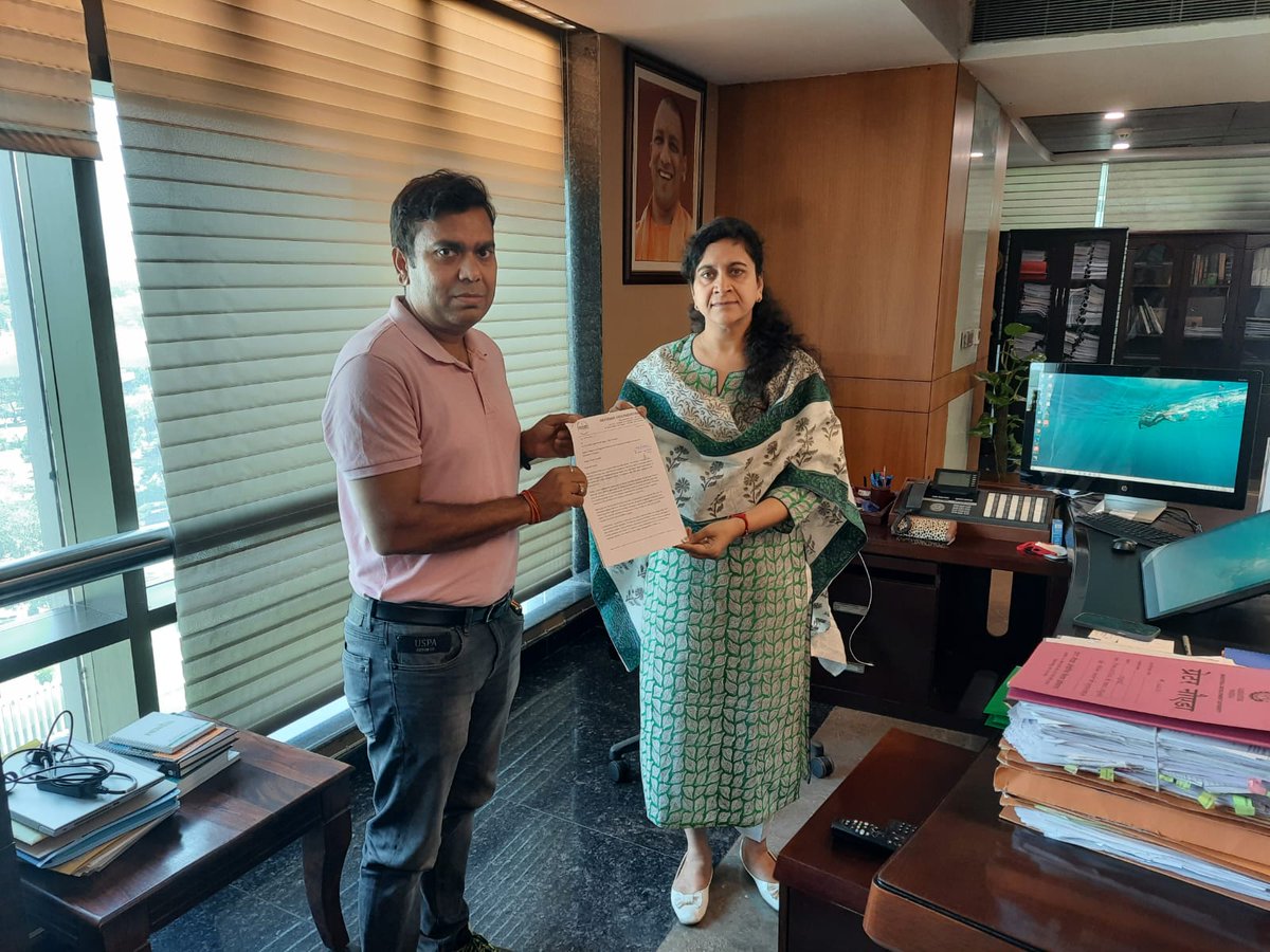 nefowaoffice's tweet photo. NEFOWA delegation met @OfficialGNIDA CEO Hon'ble @rituias2003 Ma'am to bring Registry Posession and  few civic issues in her cognizance.
Request made to request stretch for development. 
Memorandum submitted to apprise her about choice of plants in horticulture, sweeping issues, encroachment, specially by PKS central and other malls, Debris created by Surya, light etc.

Ma'am graciously forwarded request to respective departments and assured positive action.