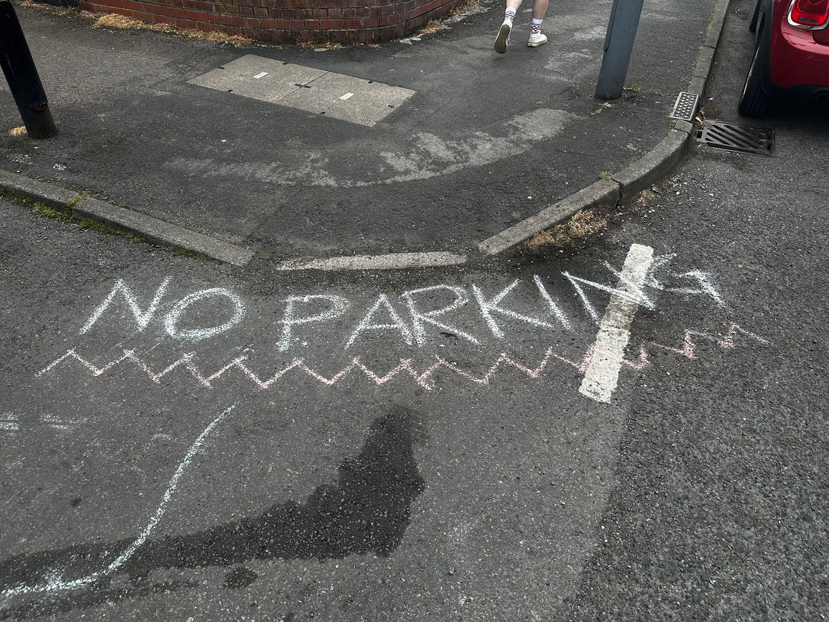 Some hard-hitting road safety street art has started mysteriously appearing on the tarmac around Kings Heath... #VisionZero @for_birmingham #KingsHeath #SafeStreetsBrum #BIsForBetter #Birmingham