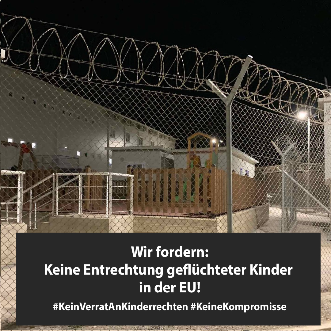 BUMFeV's tweet photo. Es ist zynisch darüber zu diskutieren, wie Kinder "kindgerecht" inhaftiert werden können. Kinder dürfen nicht inhaftiert werden! Auch nicht kurz und auch nicht in "haftähnlichen" Einrichtungen. #GEAS #Weltfluechtlingstag 
Zum kinderrechtlichen Appell: https://t.co/C1C7haWspB https://t.co/Cy3XNEoIsR