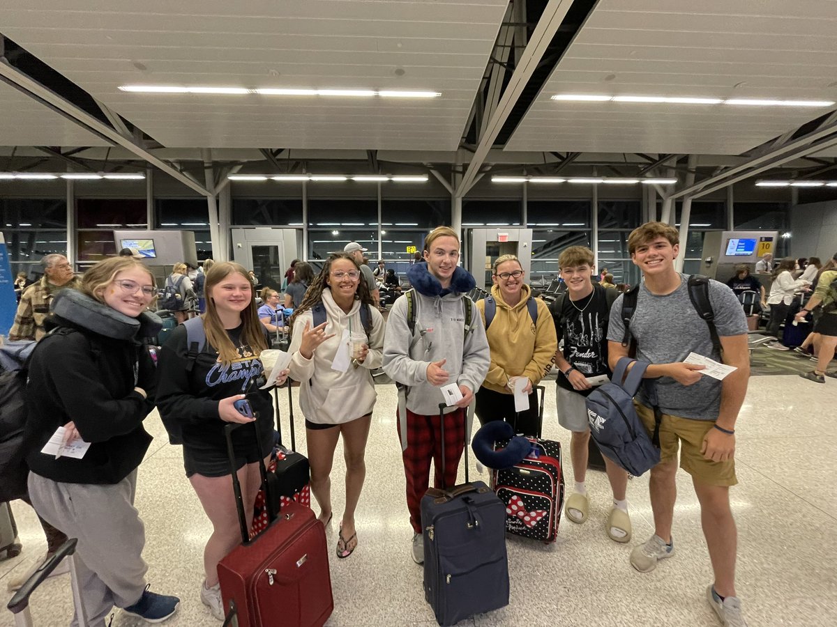 FrauMosser's tweet photo. We had a SUPER early start, but Mosser’s Posse is ready for Costa Rica! First stop: Miami! 🏝️ https://t.co/KdT96UPhs8