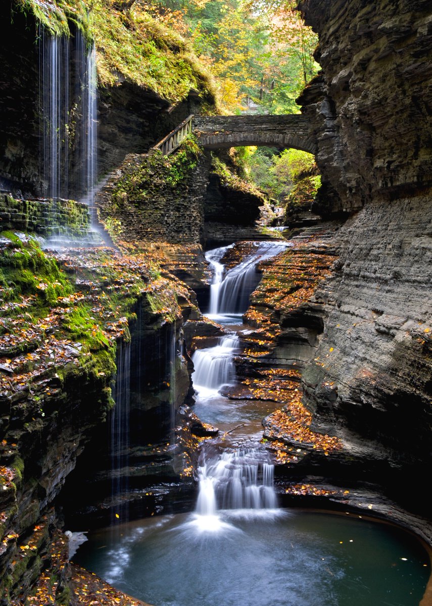 Rainbow Bridge &amp; Falls in Watkins Glen State Park, New York, US 

#nature #naturephotography #naturebeauty #scenic #photography 

Glen State Park: en.wikipedia.org/wiki/Watkins_G…