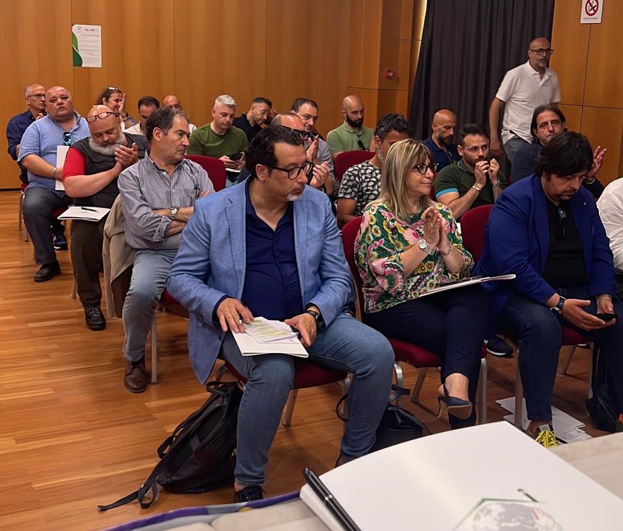 FilcaCisl's tweet image. #Communitas, a Bari il IV incontro dei divulgatori, col segretario #Cisl Daniela Fumarola e Antonio Castellucci (Cisl Puglia). Ottavio De Luca: &quot;Grazie a #welfare e #partecipazione diamo un ruolo ancora più importante alla #contrattazione, al nostro protagonismo, ai lavoratori&quot;.
