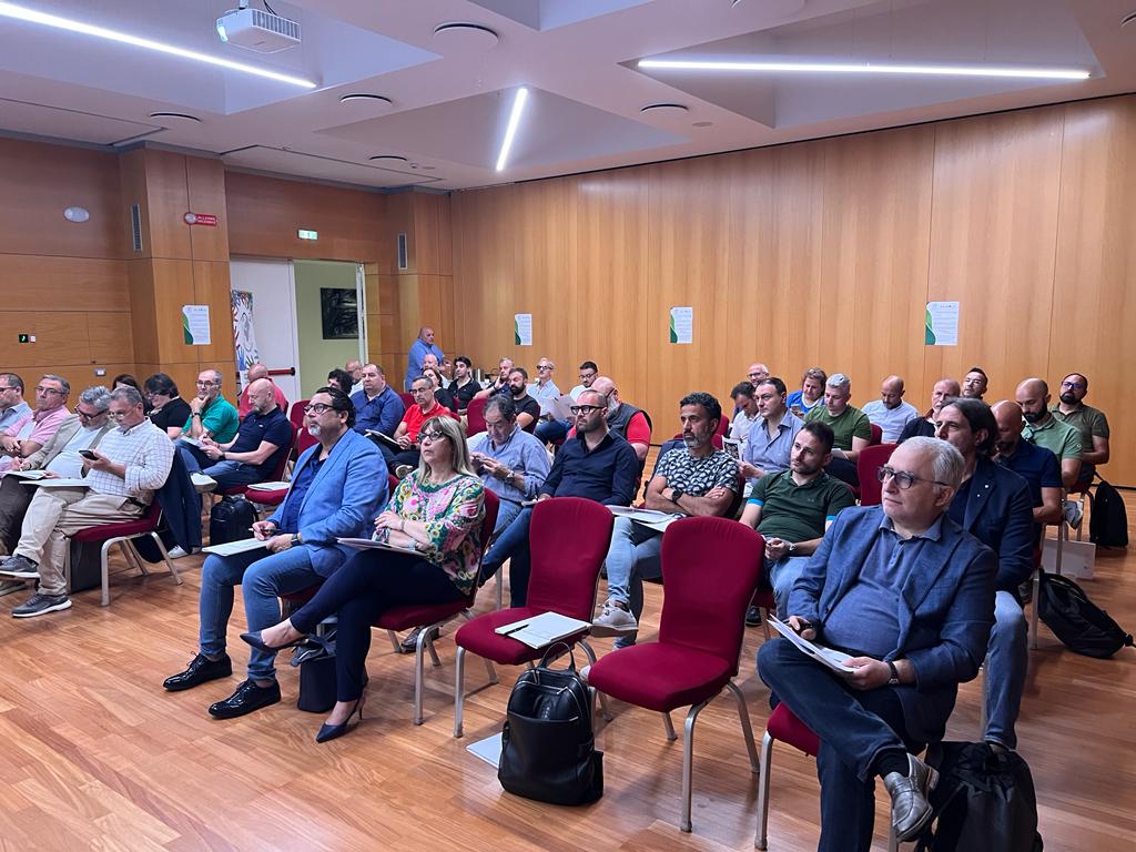FilcaCisl's tweet image. #Communitas, a Bari il IV incontro dei divulgatori, col segretario #Cisl Daniela Fumarola e Antonio Castellucci (Cisl Puglia). Ottavio De Luca: &quot;Grazie a #welfare e #partecipazione diamo un ruolo ancora più importante alla #contrattazione, al nostro protagonismo, ai lavoratori&quot;.