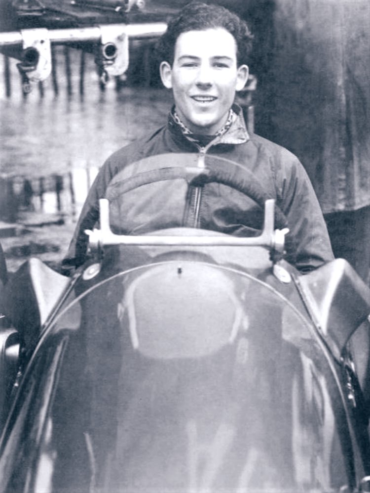 culturef1_'s tweet photo. Do you recognize him❔

#f1 
via Pinterest https://t.co/XhvkubNKUH