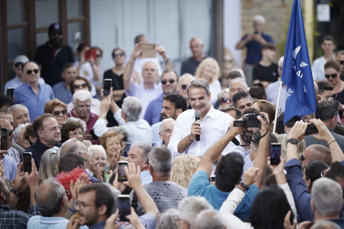 kmitsotakis's tweet photo. Στις 25 Ιουνίου ψηφίζουμε για το μέλλον που αξίζει στην πατρίδα μας. Ψηφίζουμε για υψηλότερους μισθούς, για την αναβάθμιση του ΕΣΥ, για ένα κοινωνικό κράτος που βρίσκεται δίπλα στους πιο αδύναμους συμπολίτες μας. Για μια Ελλάδα με λιγότερες ανισότητες. https://t.co/RBkMFmMqJW https://t.co/ObFh1rxk6a