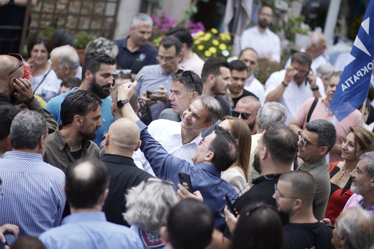 kmitsotakis's tweet photo. Στις 25 Ιουνίου ψηφίζουμε για το μέλλον που αξίζει στην πατρίδα μας. Ψηφίζουμε για υψηλότερους μισθούς, για την αναβάθμιση του ΕΣΥ, για ένα κοινωνικό κράτος που βρίσκεται δίπλα στους πιο αδύναμους συμπολίτες μας. Για μια Ελλάδα με λιγότερες ανισότητες. https://t.co/RBkMFmMqJW https://t.co/ObFh1rxk6a