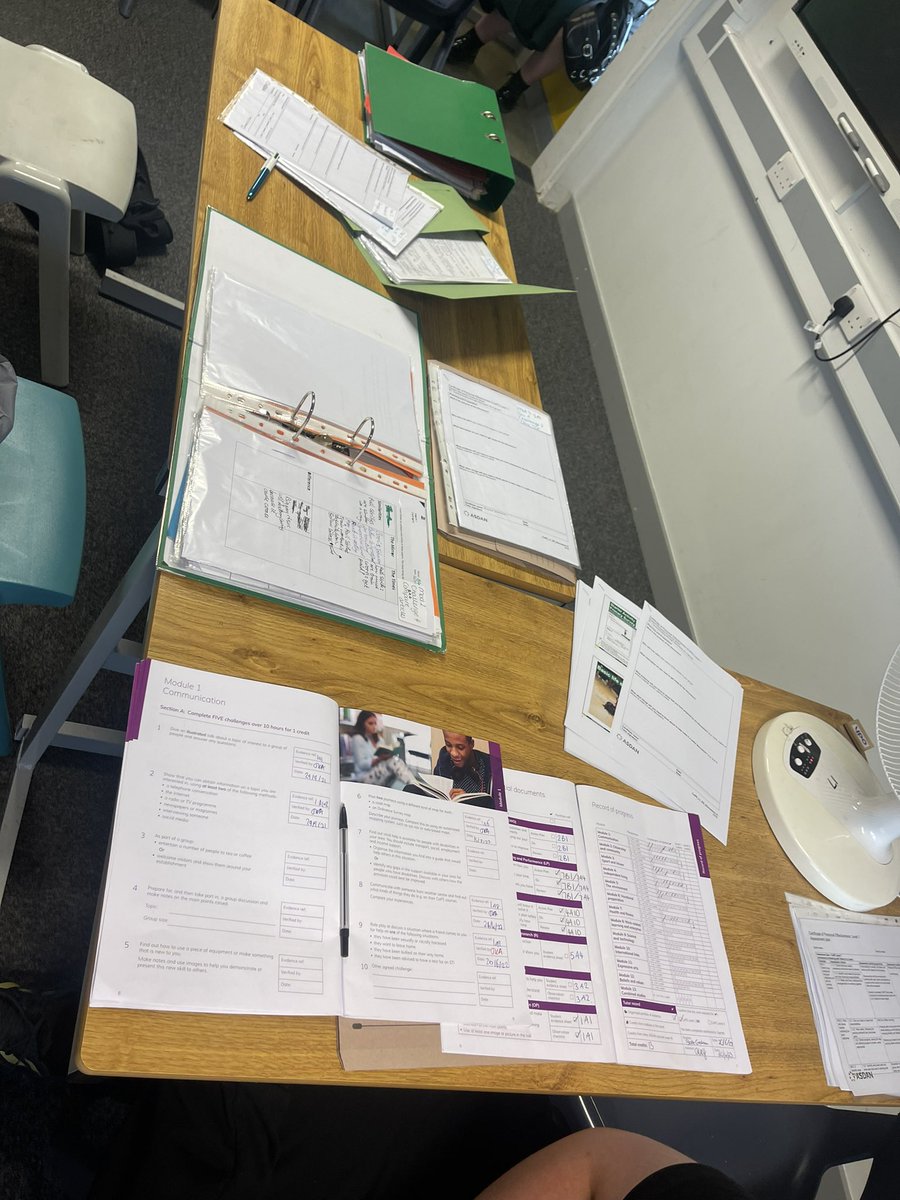 Lovely having some of our Yr11’s in to finalise their folders for their @ASDANeducation CoPE lv1. #WeAreBrightFutures