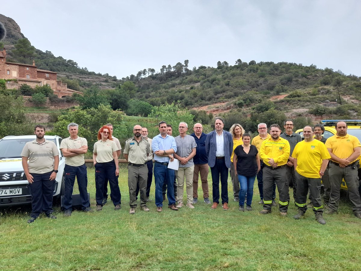 diba's tweet photo. ❌🔥Les comarques de l’Anoia, Bages, #BaixLlobregat, Berguedà, Lluçanès, Osona, Moianès, Maresme i #VallèsOriental segueixen enguany el model dels anys anteriors. El dispositiu del 2023 compta amb 75 unitats d’informació i vigilància i 15 punts de vigilància fixa (torres de guaita) i es contracten 219 persones durant la campanya del #PVIDiba per al dispositiu ordinari #CivismeAlsParcs #prevencióincendis #xarxadeparcs #ADF #som311 #ODSDiba