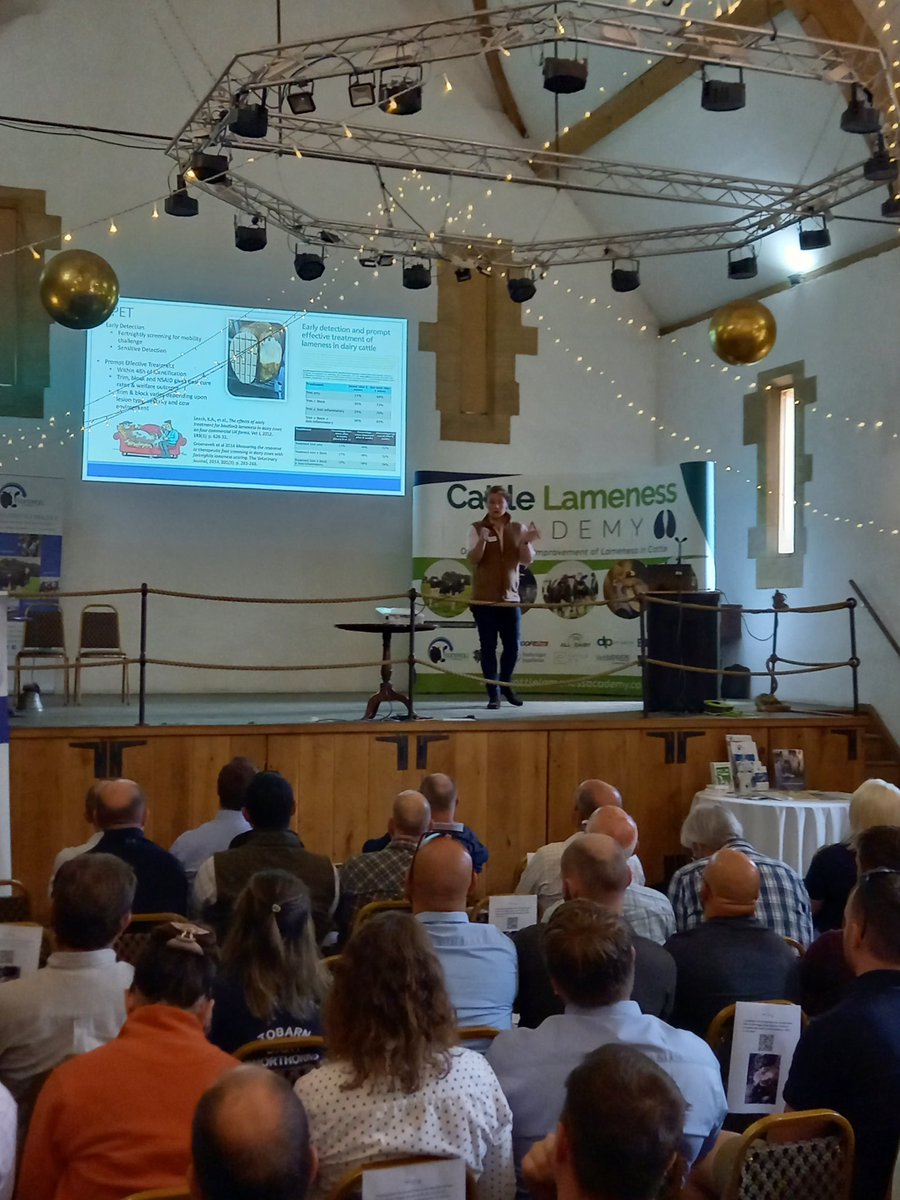 @jameswilsonSB emphasising EDPET. Early Detection Prompt Effective Treatment. <a href="/_CLAcademy/">CLAcademy</a> <a href="/SynergyFarmVets/">Synergy Farm Health</a> <a href="/NickBell8/">@Herdhealth&welfare</a> Don't forget anti inflammatories.