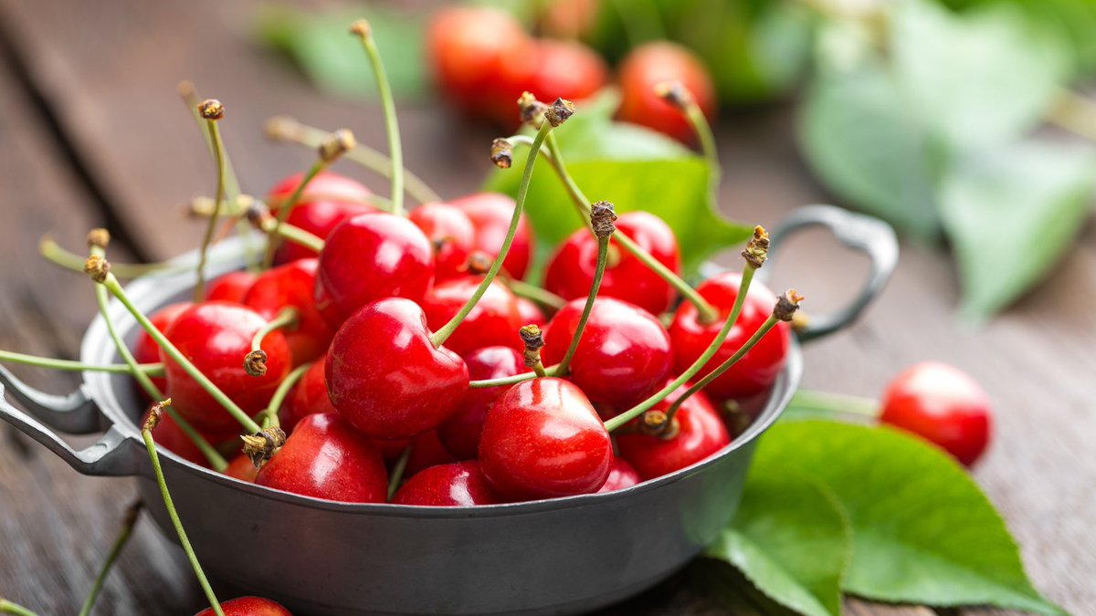 5/ Cherries

These delicious fruits are packed with antioxidants that improve blood circulation, resulting in powerful erections.