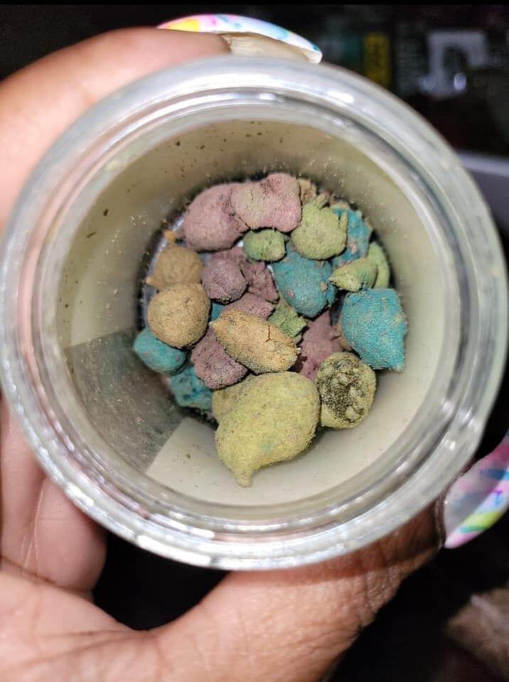 kushmatt_'s tweet photo. Rainbow moonrocks

https://t.co/4F7ArbRurB https://t.co/rWhgF9Muos