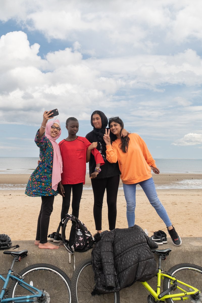 Girls supporting girls 💪

#AndSheCycles Festival is about empowering young women and highlighting how fun it is to cycle with friends, to school or anywhere else!

Girls from Tynecastle High School and Musselburgh Grammar School celebrated by cycling to Portobello beach 🏖️