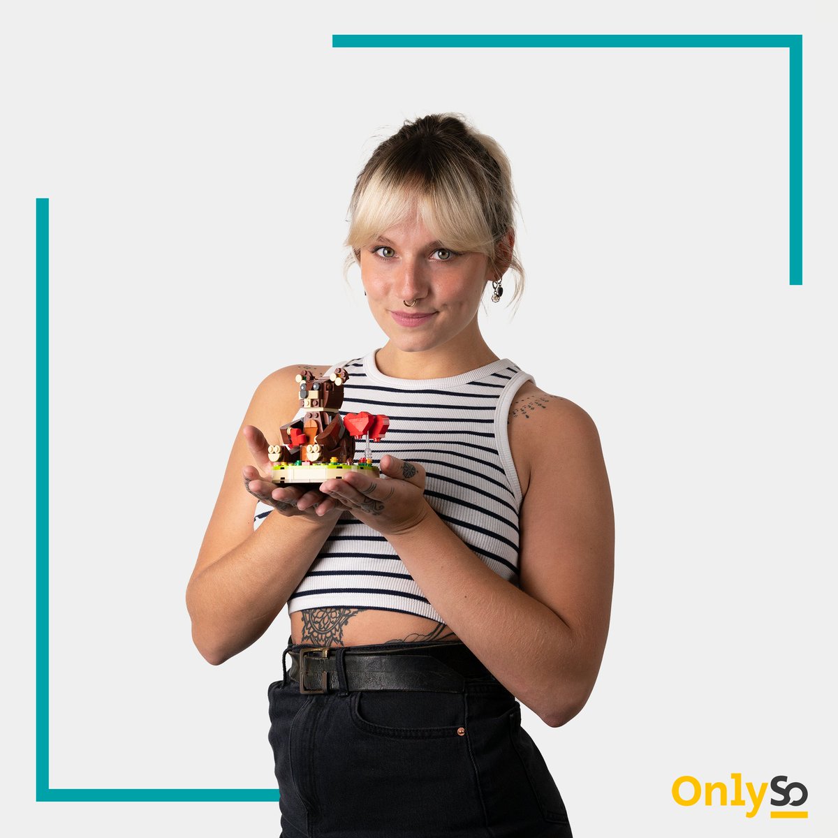 Voici Laura !🧩

Notre nouvelle #DA manie aussi bien les pinceaux que les Lego 🖌
Passionnée de tatouages, elle va apporter du piquant à toutes ses créas !
C'est plus déterminée que jamais qu'elle débute cette nouvelle aventure haute en couleurs🎨

Welcome dans la #TeamOnlySo💛