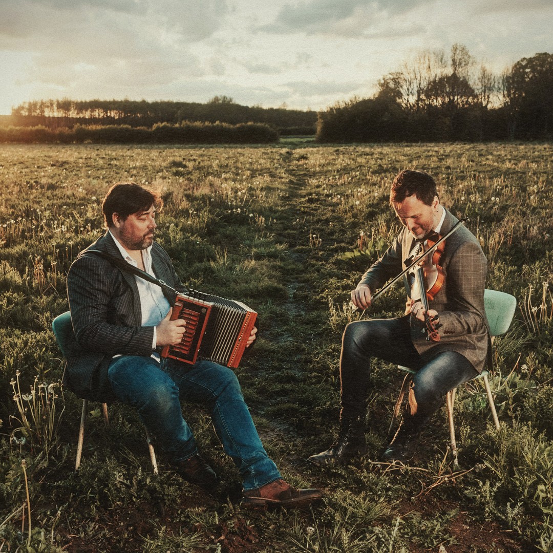 DissCornHall's tweet photo. Spiers &amp; Boden - LAST FEW TICKETS REMAINING 
Fri 23rd June, 8pm 

Described by The Guardian as ‘the finest instrumental duo on the traditional scene’, Spiers &amp; Boden first rocketed onto the music scene in 2001, quickly winning a clutch of BBC Radio 2 Folk Awards https://t.co/LAcFaiiUiF