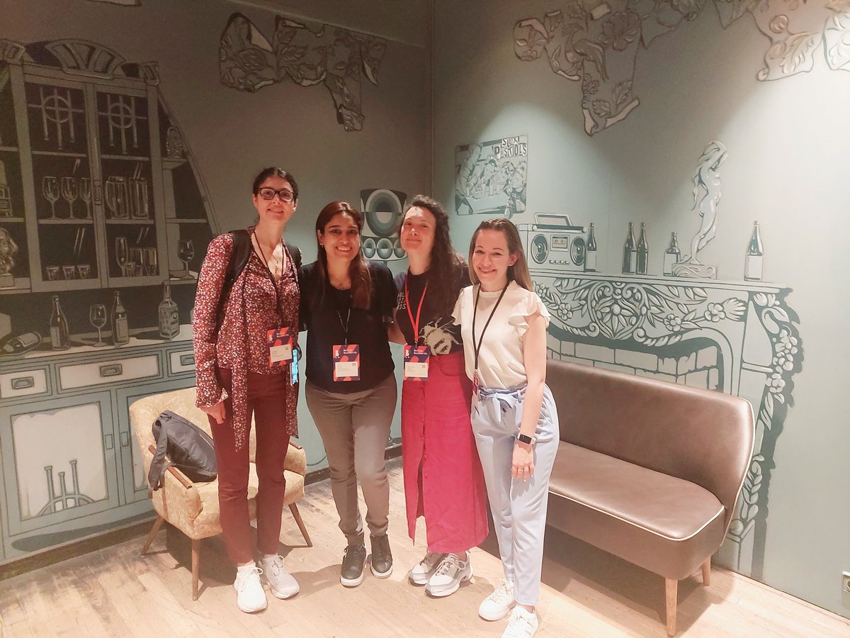 atitaarora's tweet photo. The one for shutterbugs!! (Pic: @AlexBenedetti)
Missing you loads @Audrey_Sage_ #WomenOfSearch at @berlinbuzzwords #bbuzz23 https://t.co/YLTRaBAASr