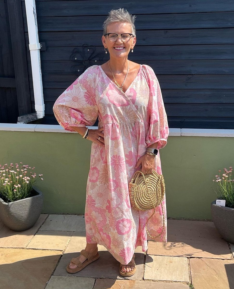 SimpMcCalls's tweet photo. Feeling inspired by this weeks Sewing Bee? ⁠All of these makers have made fresh new garments by re-purposing and salvaging fabric.
⁠1. @ginaseams #S9707  ⁠
2. @anthea.jacklin #S8637
3. @rh11bev #M7969
4. @annetteart1 #V1700 
https://t.co/FnsXUdzKca  https://t.co/Uv4AfTCsKQ