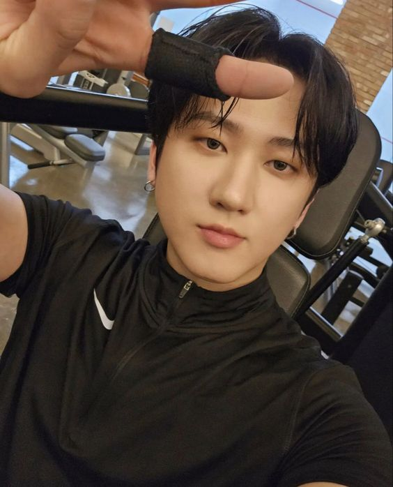 C0CKCRACK3R's tweet photo. ˗ˏˋ 커다란 지구 란 별 안에
운명의 경계를 넘어서 만났고´ˎ˗
                              ~by my dear friend hoon

#MAXXTAGRAM #gymday @hikulek

: ̗̀➛ i looove working out, stay hydrated dudes, and don't overwork yourselves. bessos <3 https://t.co/zkSEyNHber