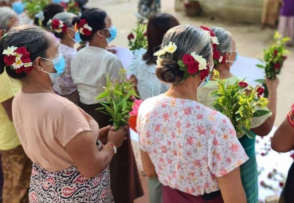 TTFR__Myanmar's tweet photo. It is reported that about 20 women who had flowers on their head were abducted by military troops in Kale tsp, Sagaing division this morning.  #AcceptNUGRejectMilitary  #2023Jun20Coup #WhatsHappeningInMyanmar https://t.co/dIckDDmxQu
