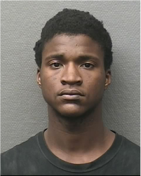 #Wanted: Call 713-222-TIPS (8477) if you know where Maurice Jackson is. He's wanted for beating an 8 y/o with a cord, belt and fists. Cash reward of up to $5k possible. HPD 1425219-21. @houstonpolice #hounews #tipline #seesomethingsaysomething #anonymous - mailchi.mp/crime-stoppers…