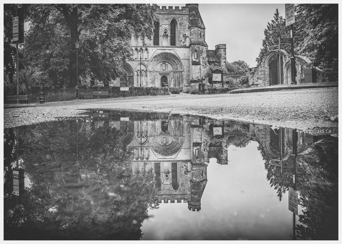 The last day of spring brought a heavy downpour in the morning😲🌩☔️ I did take a picture of our Priory Church using the resulting puddle📸🫶 Take care☺️ #photography #reflections #tuesdayvibe <a href="/ThePhotoHour/">#ThePhotoHour</a> <a href="/DunstablePriory/">Dunstable Priory Church</a> <a href="/AP_Magazine/">Amateur Photographer</a> <a href="/UKNikon/">Nikon UK & Ireland</a> <a href="/DLDD2009/">DLDD</a> <a href="/ArtMutuals/">Art(ist) RT & Support! ✩｡:*•.★✼☆｡.</a>