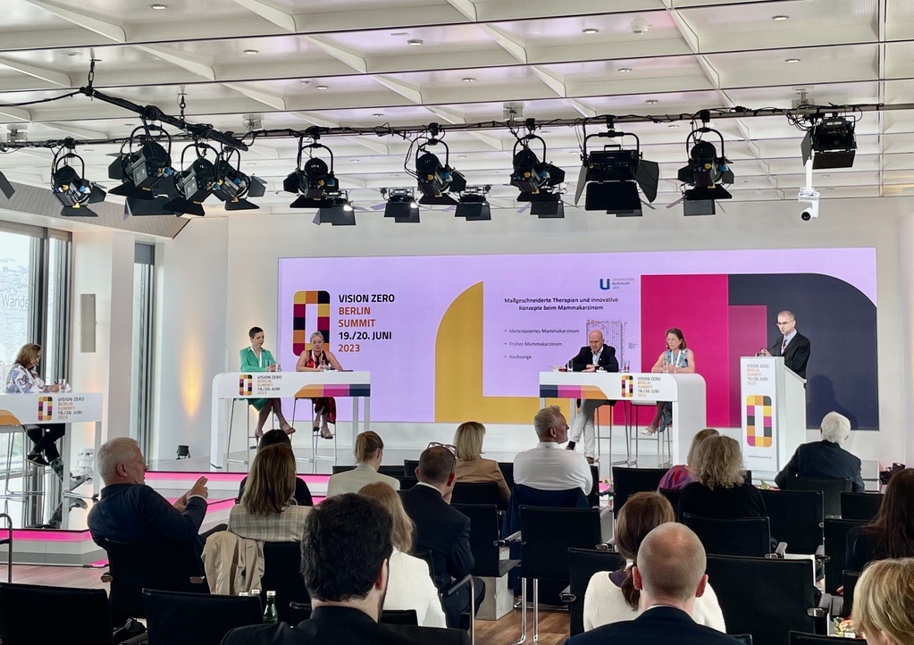 ROTE KARTE DEM BRUSTKREBS🟥
Frühzeitige Identifizierung  unter Einbeziehung der familiären Historie, durch Register und #Datenutzung.
"Durch fehlende #Digitalisierung verlieren wir Zeit – und Zeit haben Krebspatient:innen wirklich nicht!"
Dem gibt es nichts hinzuzufügen!