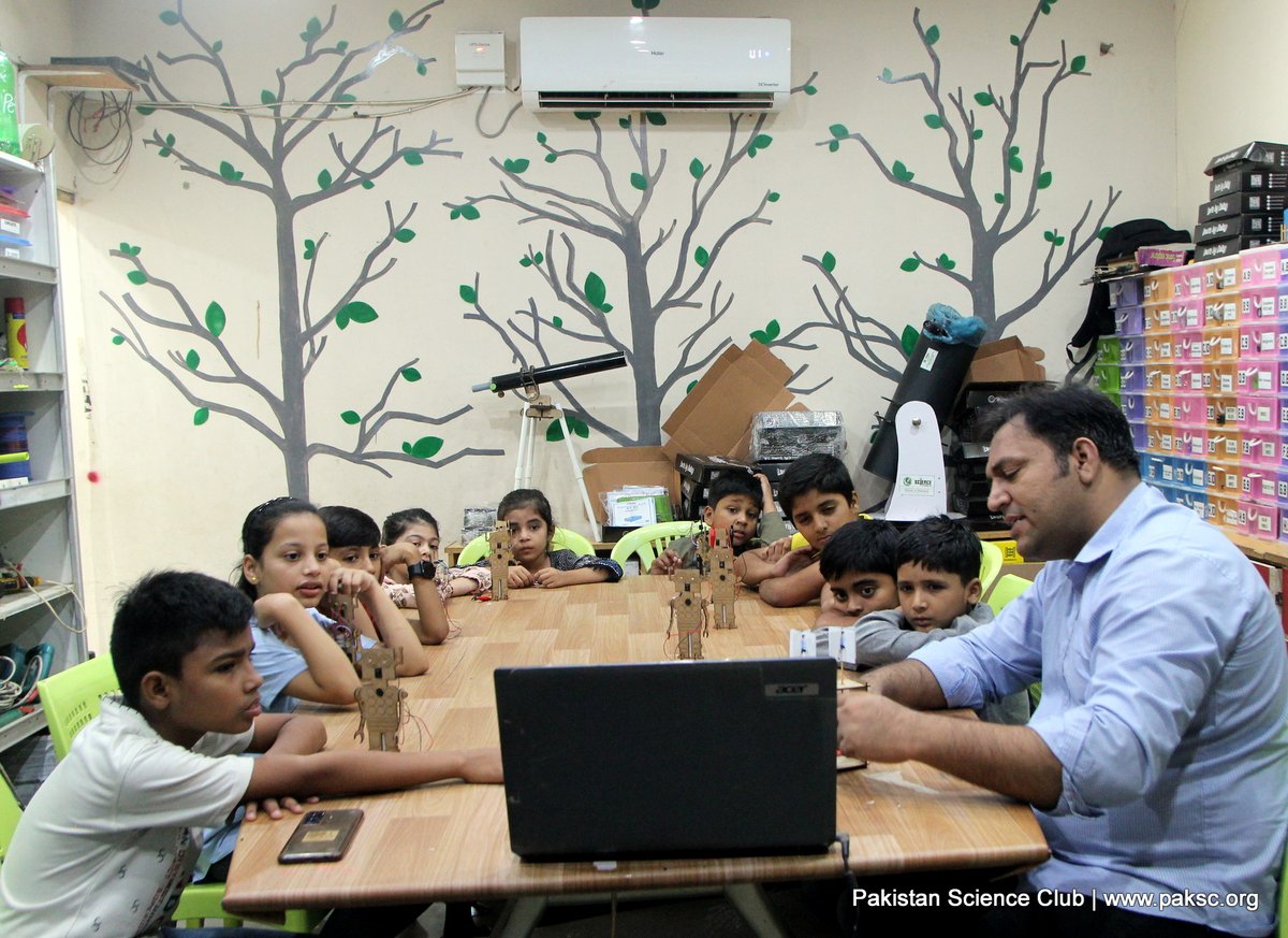 abddulrauf's tweet photo. Glimpse from @Pakscienceclub1 3rd #sciencecamp 
we are coming to Islamabad to organize the same camp with the collaboration of
@ECO4Science and @OfficialAIOU  

#STEM #STEAM #SCIENCE #Islamabad #STEMeducation https://t.co/ZLmWJfgf2x