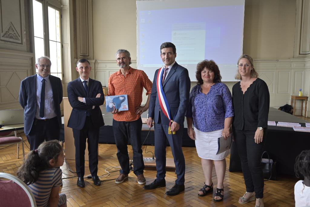 DSDEN79's tweet image. #QPV Les élèves de #CP et de #CE1 qui ont bénéficié toute l'année du dispositif Coup de Pouce #Clé et #Clem récompensés à @Mairie_Niort , en présence de leurs familles. 
➡lire, écrire et compter
🙏aux acteurs engagés au quotidien et 👏aux élèves
#fondamentaux #ambition #réussite