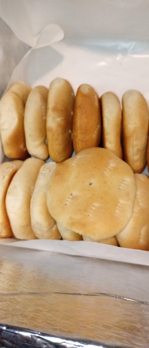 yessicapao59925's tweet photo. #meganoticiasamanece buenos días preparando el pan amasado para la venta en la feria saludo desde la granja https://t.co/brq5lz2GJb