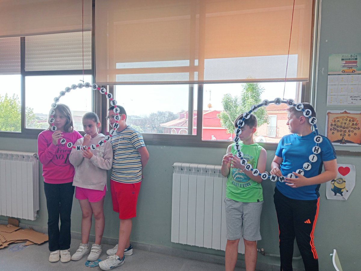 Repasamos los contenidos de sociales con un #pasapalabra realizado íntegramente por los alumnos de quinto. ¿Qué equipo ganará?