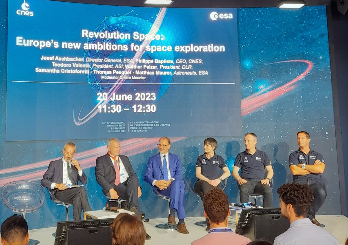 By 2030s #China will fly astronauts to the Moon. 
#Europe new ambition for #Space exploration is to have the capabilities to fly humans to low Earth orbit & #Moon.
Key message from #SalonDuBourget.
@DanielFiott @FlorissiMarco @LibertiFabio @JulianaSuess @DStroikos @AstroSamantha