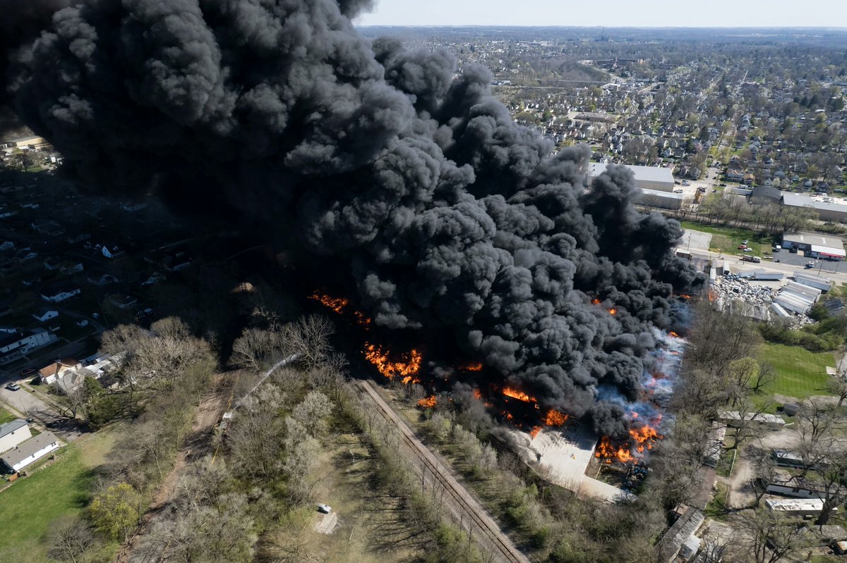 jeff_lanenews's tweet photo. It's now been more than two months since Richmond's My Way Trading fire.  In the last month, there has been no information released by any governmental entity, including on the cause of the fire.
https://t.co/Vgr7tIGdGz https://t.co/9zApd5QgLo