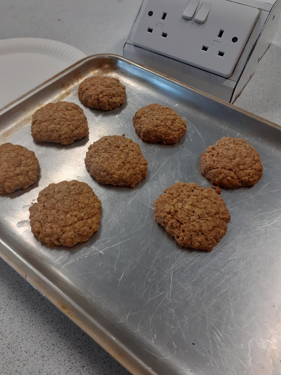 AHSHomeEc's tweet photo. Oaty Biscuits from S2 this morning,  the corridor is smelly yummy!😋 https://t.co/SRrsbwaIUX
