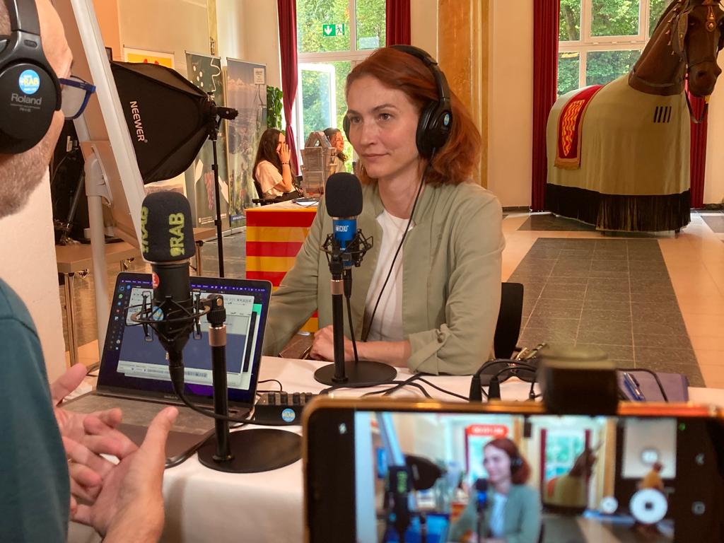 Krystyna Schreiber <a href="/KommunikaCat/">Krystyna Schreiber</a> : "A Villach hem demostrat que som un país seriós i confiable"
rab.cat/inici/krystyna…
<a href="/exteriorscat/">Unió Europea i Acció Exterior</a> <a href="/Catalonia_AT/">Catalan Gov. Central Europe</a> <a href="/Adifolk_oficial/">Adifolk</a> #AplecInternacional