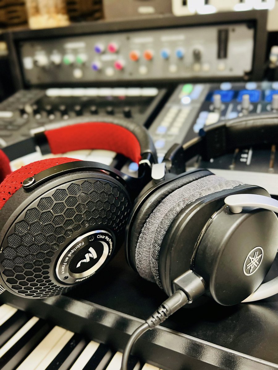 YujiMorita0204's tweet photo. 愛用してるHPH-MT8と
FOCAL professional / CLEAR MG PRO
CLEAR MG PROのイヤーパッドがだいぶ傷んできたので、元々同梱されてる予備の新品イヤーパッドに換装して
換装後の更なる予備もいずれ買っておかねばと思い、
↓(続く)
#focal
#clearmgpro
#clearmgprofessional
#hphmt8 https://t.co/x1ja9LaCbV