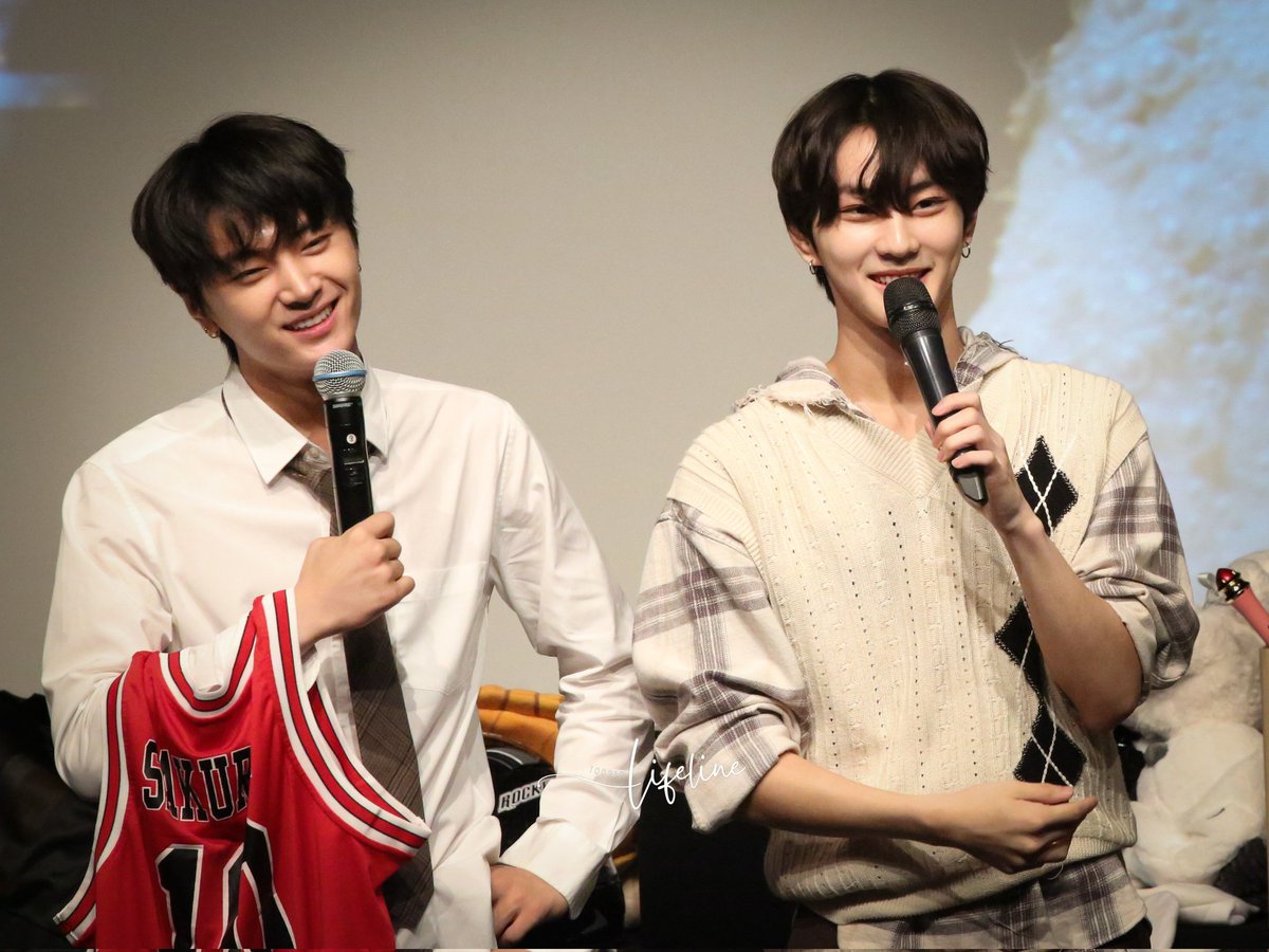 Lifeline100218's tweet photo. 230617 Weverse Fansign 

#젱양 #제이 #정원 #JUNGWON #JAY #정원 #엔하이픈 #ENHYPEN @ENHYPEN_members https://t.co/hCAZ5zK9Ja