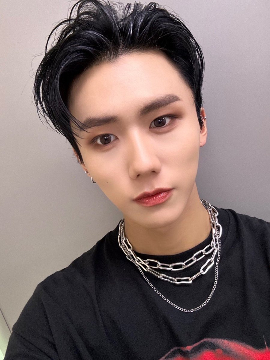 dkz_dy's tweet photo. #종형 #JONGHYEONG
오늘 끄덕 (Nod) 첫 무대 너무 행복했어요🫶🏻
아리들 사랑하면 끄덕여! (끄덕,, 끄덕,,,) https://t.co/lvdyFA4k97