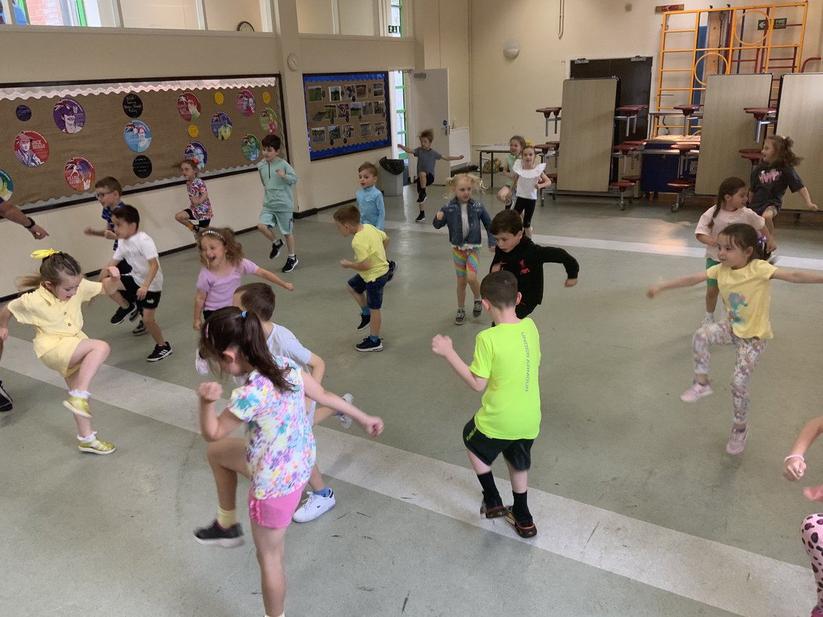 As part of National Schools Sports Week Year 1 have been completing a series of fun short and simple physical activities including wall squats, lunges and high knees. 🏃‍♀️🏃‍♂️Great work Year 1. #RunnymedePE #NSSW2023 #PledgeToPlay