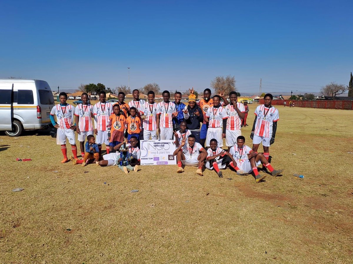 Football__Stage's tweet photo. Congratulations to Doornkop Students for winning the Ginoor Community Games (U17) 🏆🥇👏🏾👏🏾👏🏾 https://t.co/Jv78hSuHwi