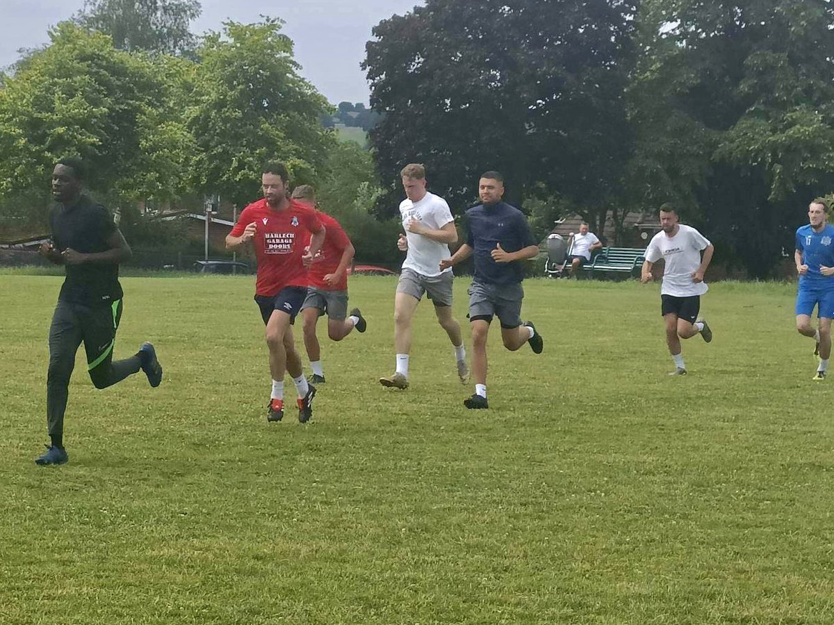 Is it time for preseason already?😅⚽️

Here’s a few snaps from Saturdays session, as we prepare for our preseason friendlies ⚒️⚽️ 

#cradleytownfc #hammers #PreseasonFriendlies #cradleytown #cradley  #footballtraining #westmids #westmidlands #coaching #football #firstteam