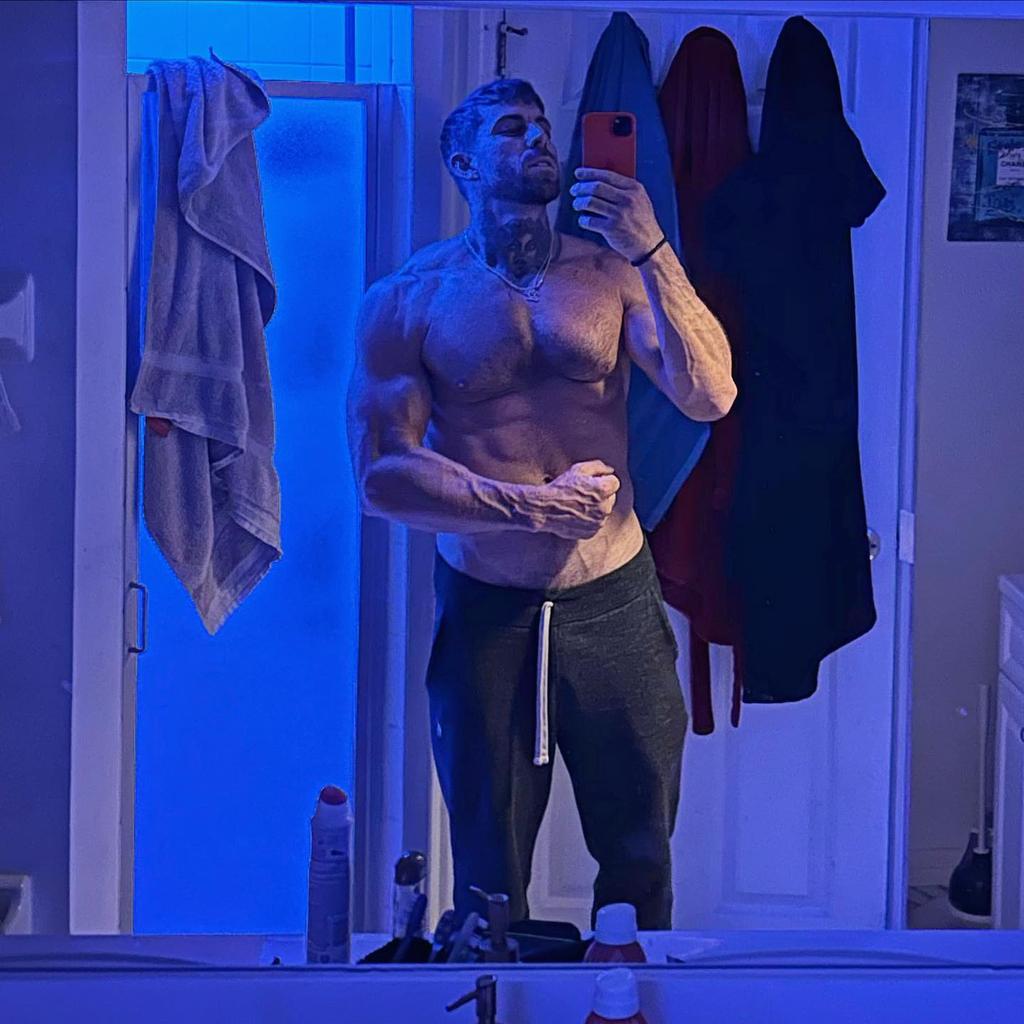 Life is like a game of blackjack, never know what your gonna get, but if you play your cards right you might just get 21 😎💯