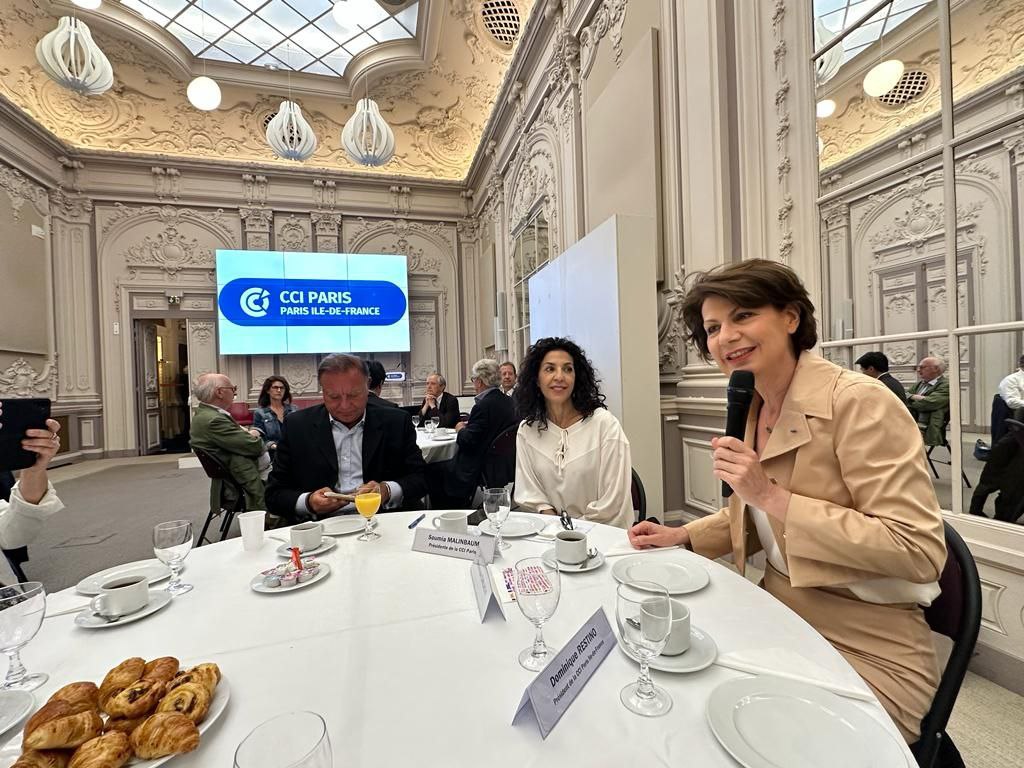 📍Ravie d’avoir participé ce matin à un petit-déjeuner débat à la <a href="/CCI_75/">CCI Paris</a> avec sa présidente <a href="/soumiabm/">Soumia Malinbaum</a>. L’occasion pour moi de partager les grandes ambitions que je porte pour le @Medef.