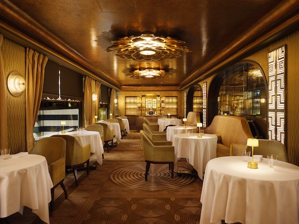 A wonderful project with Russell Sage Studio. Wells Interiors installed a custom Fromental on the ceiling of Gordon Ramsay's Restaurant 1890 at The Savoy. It's as if the whole room is wrapped in gold. Those lucky diners! #installedbywells
Image: Jack Hardy https://t.co/u8VgbsKUVJ