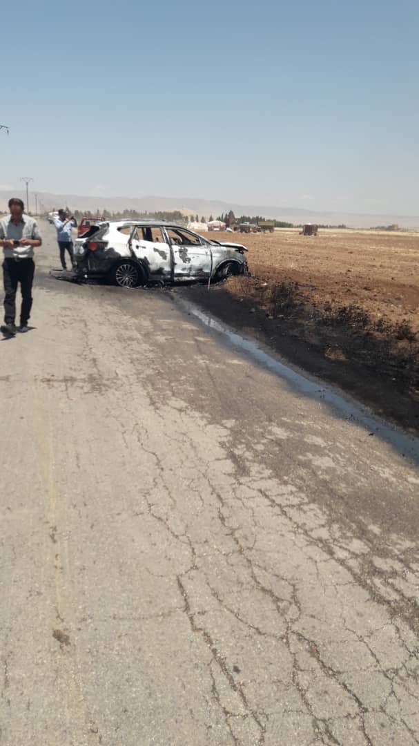 UIKIONLUS's tweet photo. #Rojava

Un drone della #Turchia ha bombardato una macchina sulla strada tra la città di Qamishlo e il villaggio di Til Şeir. 

Le prime informazioni parlano di diverse vittime. https://t.co/f2XEmb6lwx