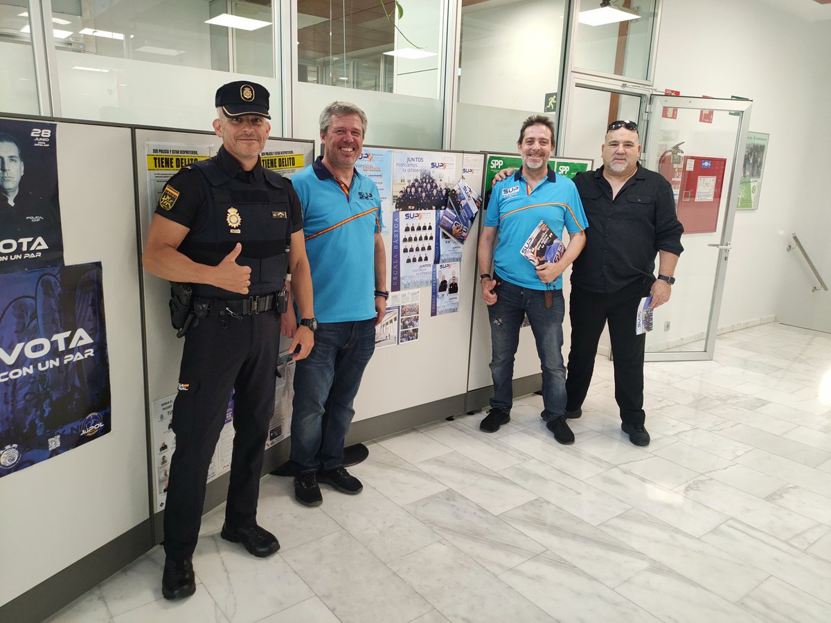 suplerida's tweet photo. Continuamos con la #CampañaElectoral para el #ConsejoDePolicía2023

👮‍♂️Hemos recibido al candidato por Cataluña  en  muestra Comisaria @Policia #Lleida🚔

🤝Hablamos nuevamente y escuchamos las inquietudes de nuestros compañeros  l@s #Policias 👮👮‍♂️

✉️ 28 de JUNIO 🗳️👉🏼VOTA SUP https://t.co/a03YboiXTP