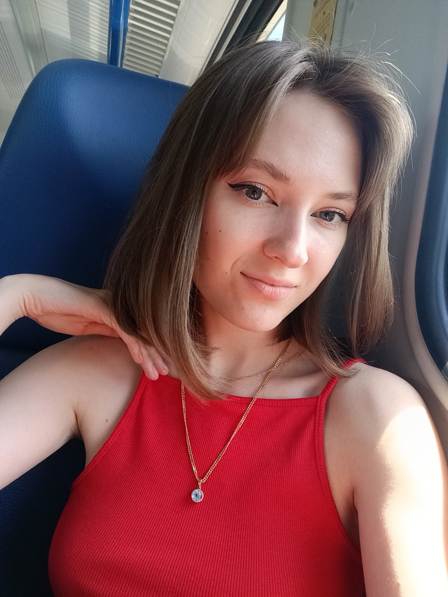 Leonasti 🫰 tweet media