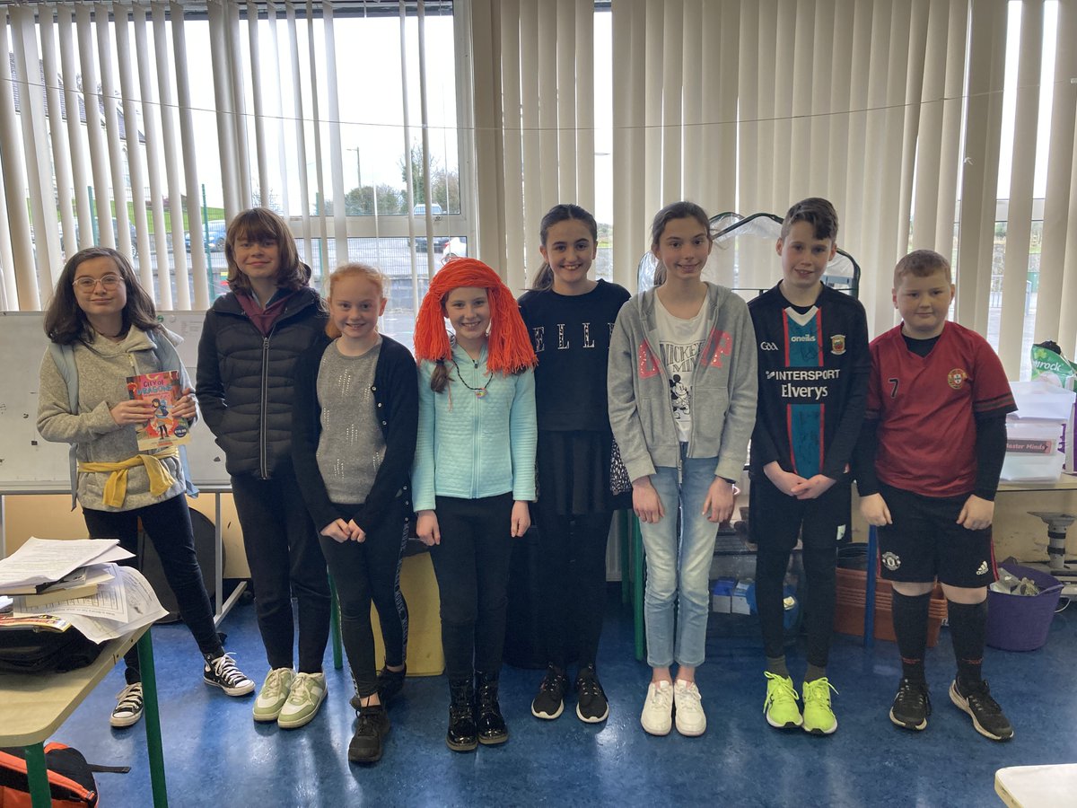 MeelickN's tweet photo. Tomorrow we have our graduation mass for our 6th class pupils!! The mass is taking place at 1pm in Meelick Church. Keep an eye here for a trip down memory lane for our graduation class..... https://t.co/o44ZvKElXb