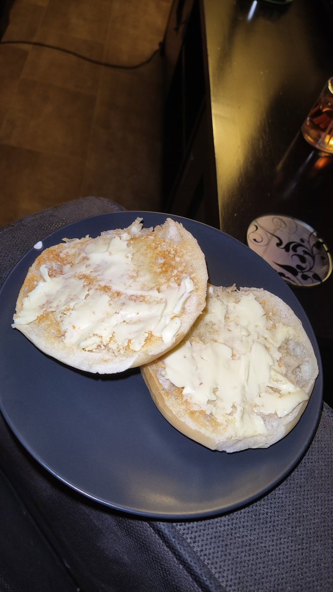 Tonight's menu ... 
Dinner for one... 
A #lurpak buttered 
Start the debate : 🤣 T - Cake 
#comfortfood