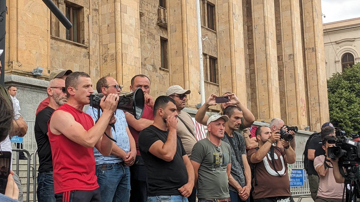 'Chiatura miners escalate protest after failed mediation with Georgian Manganese' - an update from @SjcCenter after the protest in Tbilisi yesterday. Read why the company's latest proposals are unacceptable: 
shroma.ge/en/news-en/sjc…