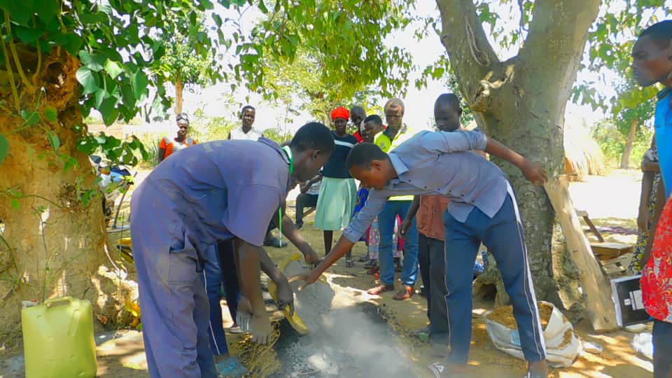 VEDCOUG's tweet photo. VEDCO in Partnership with ATSI Uganda Jointly training farmers in Palisa and Ngora District in Biofertilizer compost, FYM, Liquid Manure, synthesis and Production. https://t.co/WVVgsHSpiX