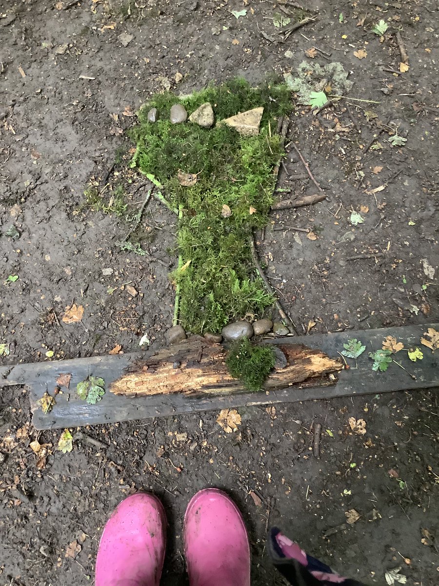 BandBschool's tweet photo. As a part of Sustainability Week, KS1 were inspired by Andy Goldsworthy’s natural Land Art. We went up to forest school to create our own Land Art using natural materials! #BandBSTEM #BandBForestSchool #SustainabilityWeek @mrsdpriscience @eboractrust https://t.co/Xih2TI1sAf